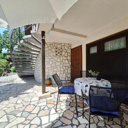 Apartment Vera *
