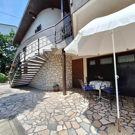 Vera Apartment